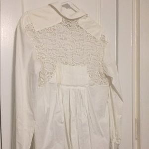European boutique Lace & tucked white tunic blouse
